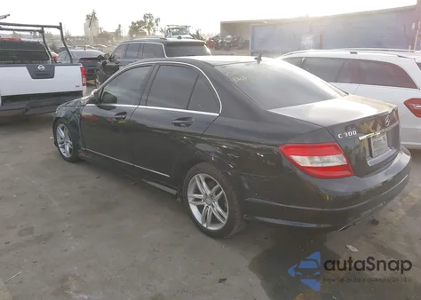 2009 Mercedes-Benz C 300 Luxury/Sport z USA, uszkodzony, nr VIN WDDGF54X19R056206